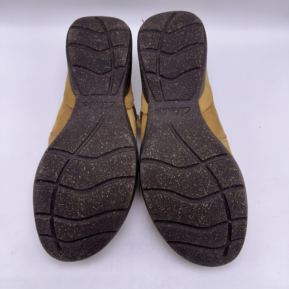 Clarks Roseville Dot Loafers Women's Size 11 M Tan Nubuck Leather Slip On Shoes - Picture 8 of 9